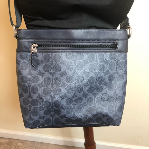 🆕 BNWT Coach signature messenger bag - Picture 4 of 8